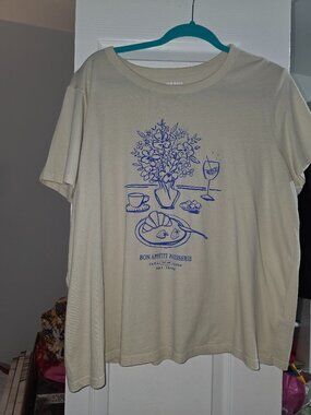 Old Navy Beige Graphic T-Shirt.  Size XL.  Never Worn!